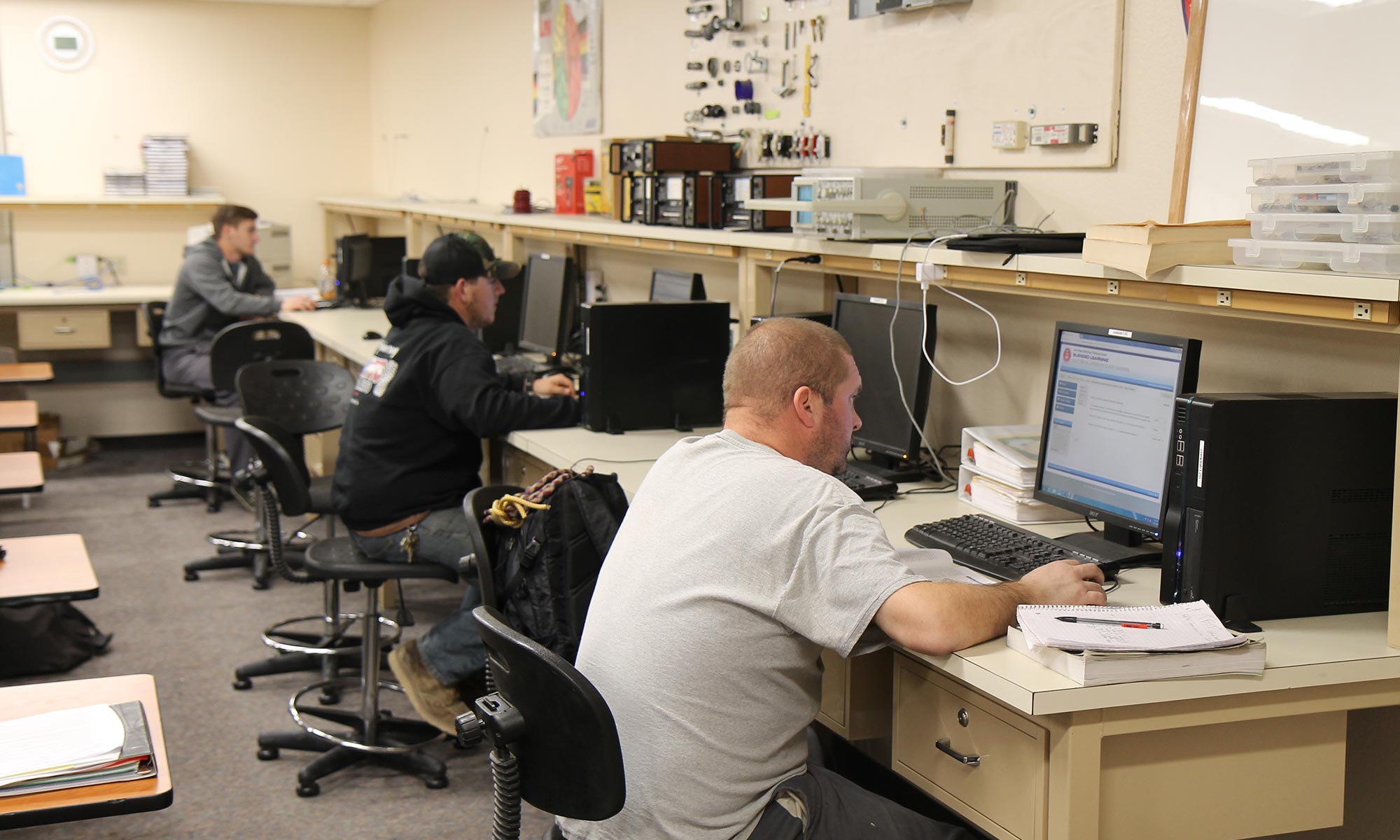 online-instruction-computer-labs-classroom-instruction